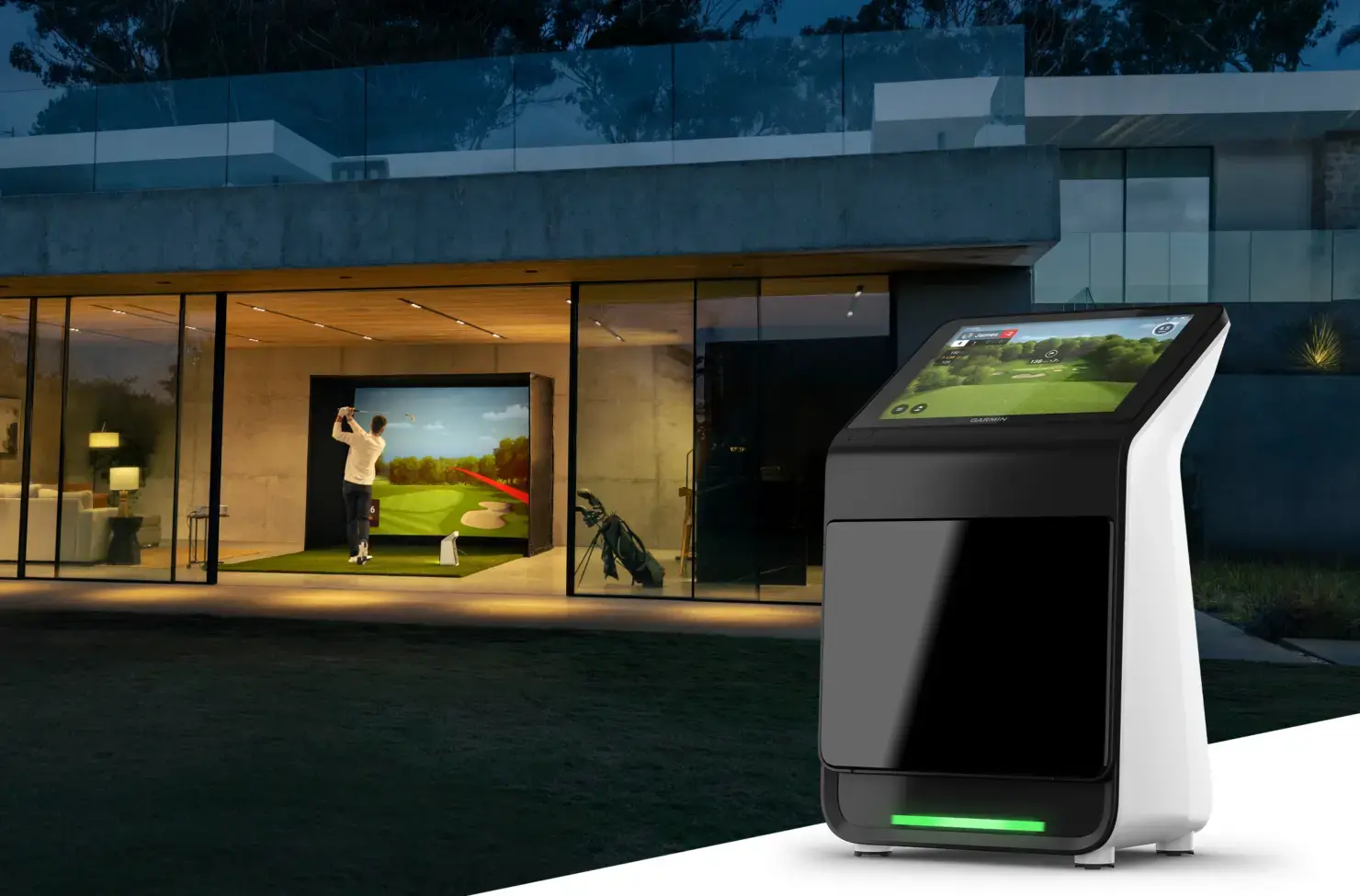 Garmin Approach R50 junto a un simulador de golf indoor